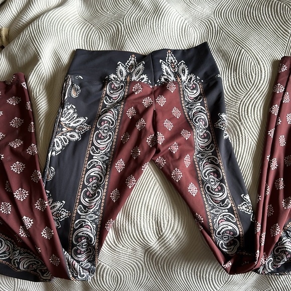 The Om Collection yoga pants - Picture 3 of 5